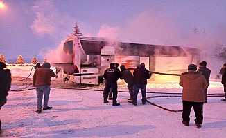 İşçileri taşıyan servis otobüsünde yangın çıktı
