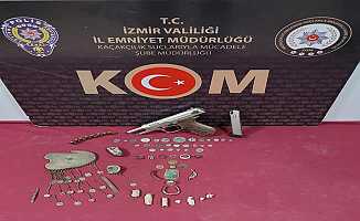 İzmir'de 744 parça tarihi eser ele geçirildi