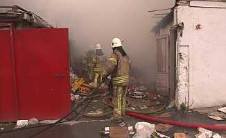 Kadıköy’de hurdalıkta yangın çıktı
