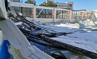 Kahramanmaraş’ta okulun spor salonu çöktü