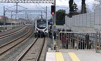 Tuzla Marmaray'da raylara atlayan kadın hayatını kaybetti