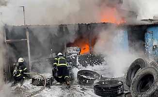 Aksaray’da lastikçi dükkanında yangın çıktı
