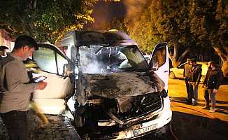 Bodrum'da park halindeki minibüs yandı