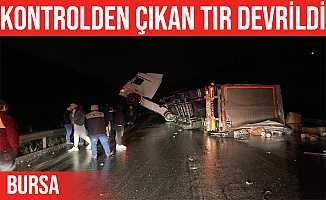 Gemlik'teki trafik kazasında kontrolden çıkan TIR yan yattı