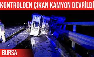 İznik'te virajı alamayan et yüklü kamyon devrildi: 1 ölü