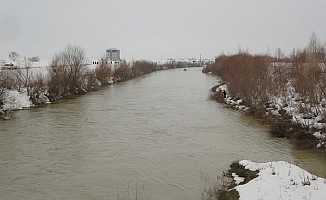 Karasu Nehri’ne düşen Yağmur’u arama çalışmaları sürüyor