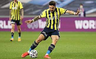 Ozan Tufan Fenerbahçe için İstanbul'a geldi