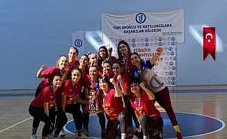 Anadolu Üniversitesi Kadın Voleybol Takımı Süper Lige bir adım daha yaklaştı