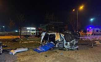 Bursa’da takla atan otomobil 50 metre sürüklendi: 2 ölü