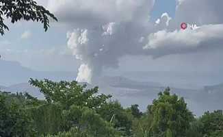 Filipinler’de Taal Yanardağı’ndan dumanlar yükseldi