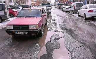 Kars’ta yollar köstebek yuvasına döndü