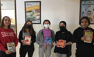 Öğrencilerden kitap toplama kampanyası