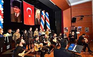 Polis korosu bu kez protokole konser verdi