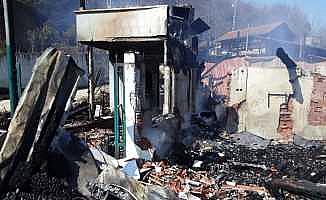 Sinop’ta iki katlı ev yanarak küle döndü