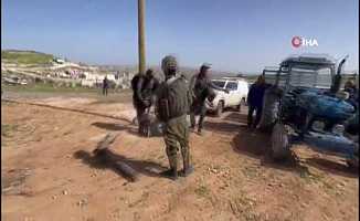 İsrail güçleri, Filistinli yaşlı çiftçiyi darp ederek traktörüne el koydu