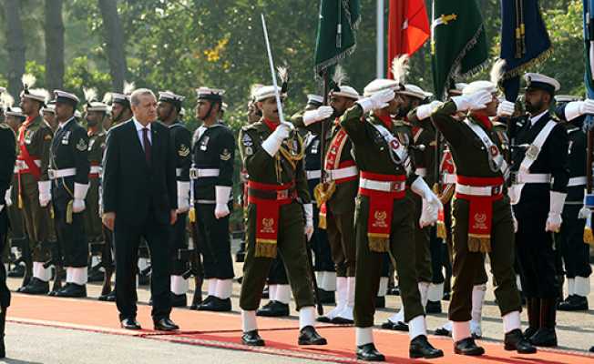 Erdoğan, Pakistan#039;da resmi törenle karşılandı