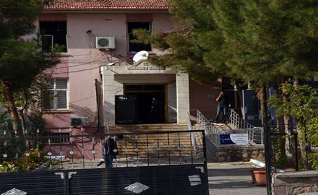 Teröristler kaymakamı hedef aldı