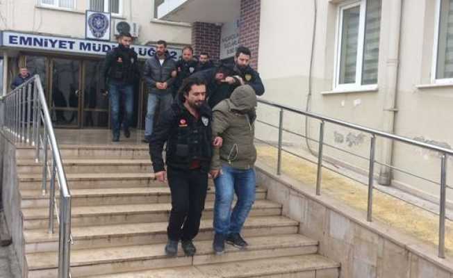 Bursa#039;da evinde ölü bulunan gence uyuşturucu sattığı iddia edilen 6 kişi gözaltına alındı
