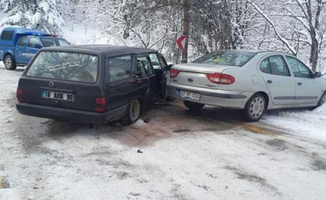 Araçlar Uçuruma Ramak Kala Durabildi