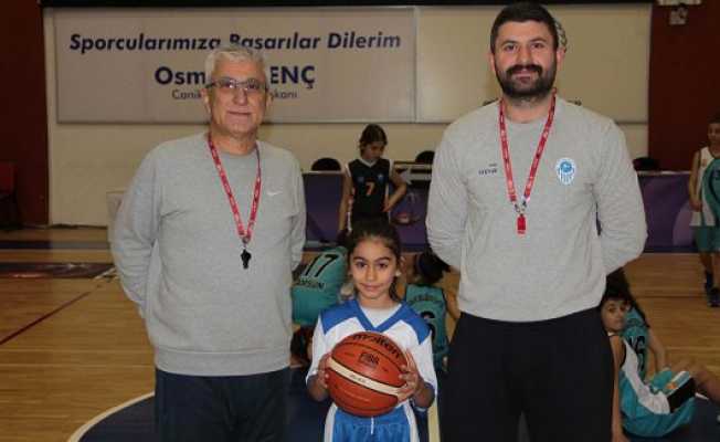 Halepli minik kızın basketbol aşkı