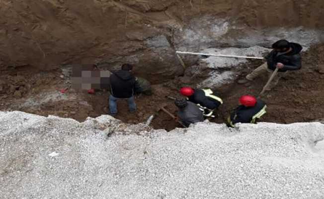 Kanalizasyon çalışmalarında 2 işçi toprak altında kaldı