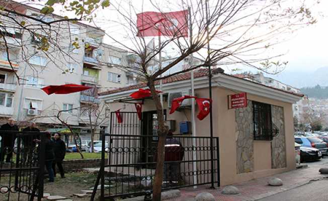 Manisada muhtarlık binasını yaktılar