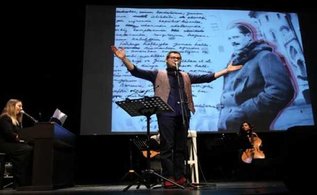Aysever Nâzımın hayatını müzikli gösteriyle anlattı