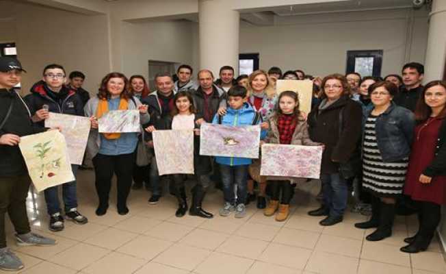Yabancı öğrenciler ebru atölyesine katıldı