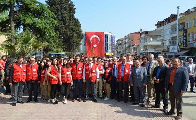 İznik#039;li gönüllü gençler kan bağışı için seferber oldular