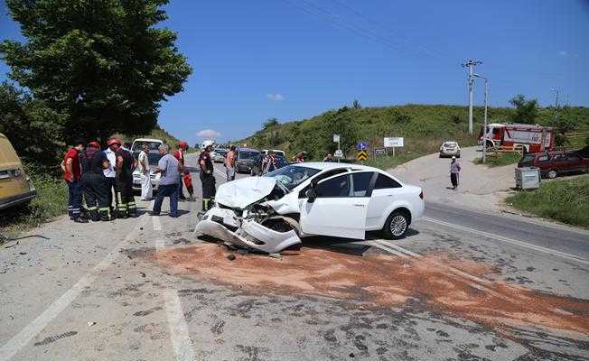 Kocaeli kandıra#039;da trafik kazası: 3 yaralı
