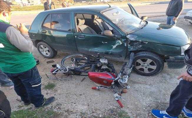 Antalya#039;da otomobil ile motosiklet çarpıştı: 2 yaralı