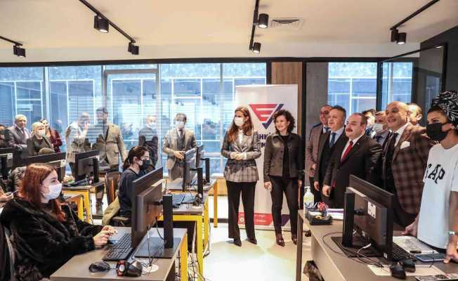 Bakan Varank: quot;Firmalarımız, ürünlerini dijitalleştirebilecekler, e-ticaret platformlarına, e-ihracat platformlarına taşıyabileceklerquot;