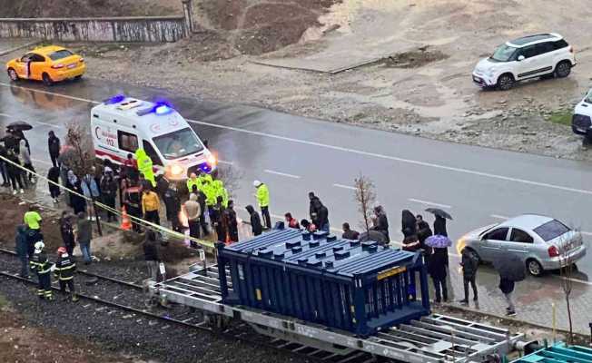 Batmanda hemzemin geçitte kaza: 17 yaşındaki genç hayatını kaybetti