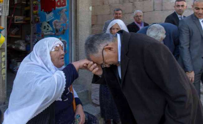 Büyükkılıç: quot;Yaşlılarımız sadece saygı değil, sevgiye de layıktırquot;