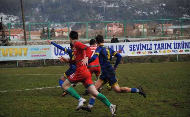 Çaycumaspor- Çaydeğirmeni Belediyespor karşılasmasında 2-1lik üstünlüğü ile kazandı