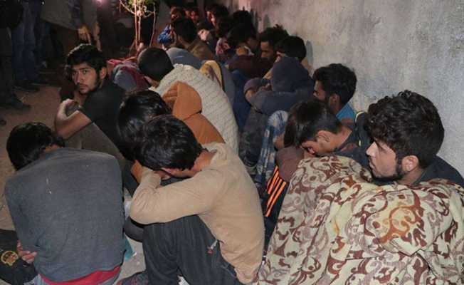 Kırklarelinde 2 minibüste 25 kaçak göçmen yakalandı