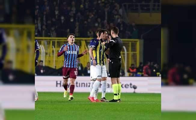 Spor Toto Süper Lig: Fenerbahçe: 0 - Trabzonspor: 1 (İlk yarı)